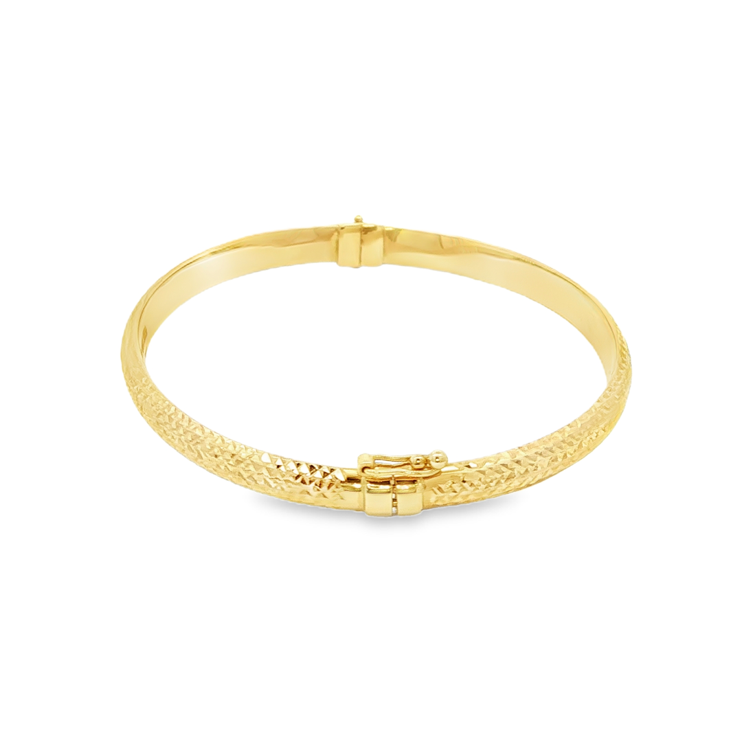 Elegant Yellow Gold Bangle