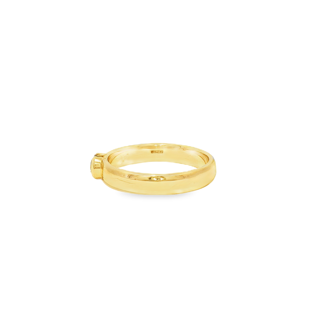Yellow Gold Solitaire Ring with Round Brilliant Diamond