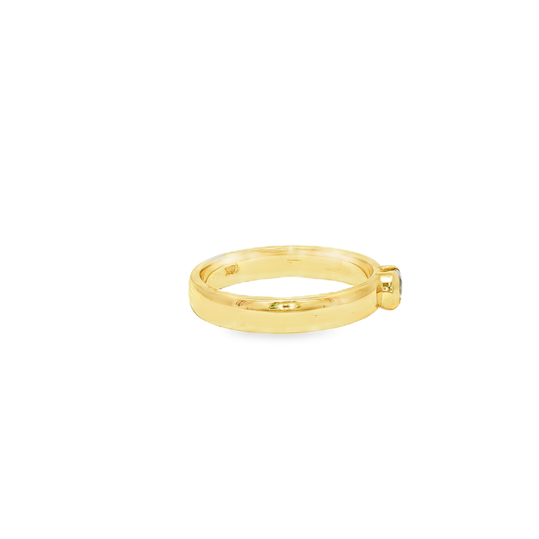 Yellow Gold Solitaire Ring with Round Brilliant Diamond
