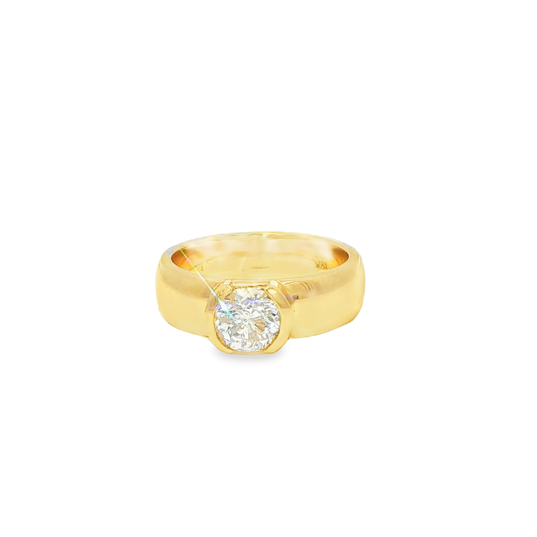 Classic Round Brilliant Diamond Solitaire Ring in Yellow Gold