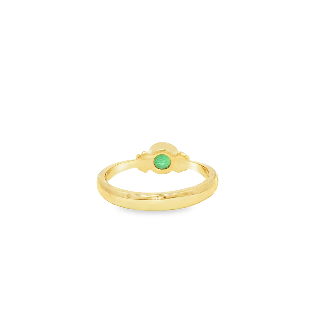 Yellow Gold Band Ring with Cabochon Emerald