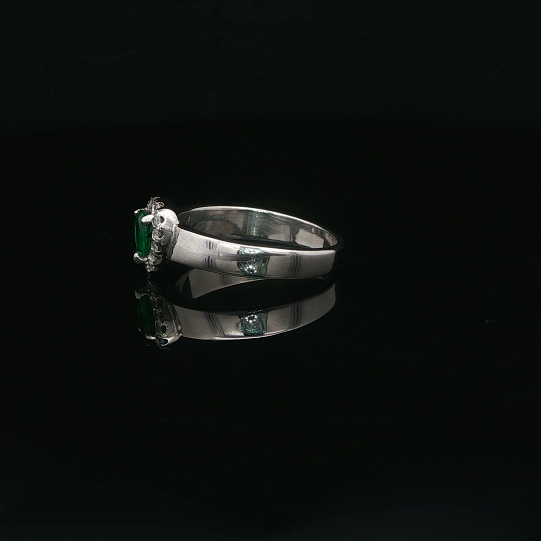White Gold Cocktail Ring with Pear-Shaped Emerald & Diamonds