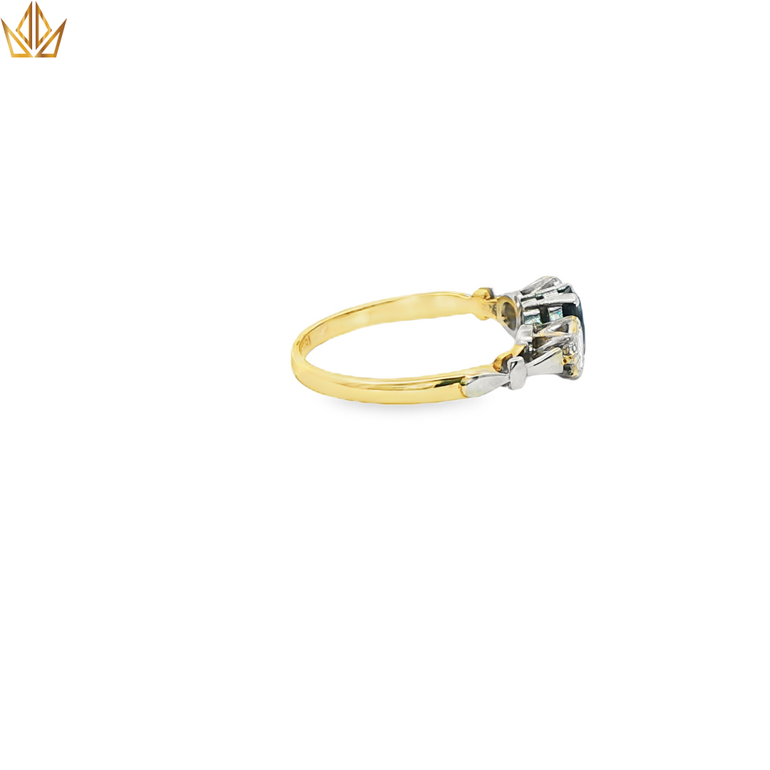 Oval Sapphire & Round Diamond Ring in 18ct Gold / platinum Top