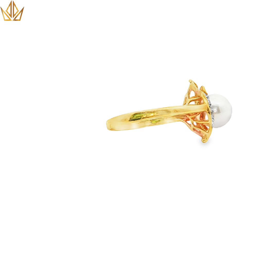 Yellow Gold Cocktail Ring with Cabochon Pearl
