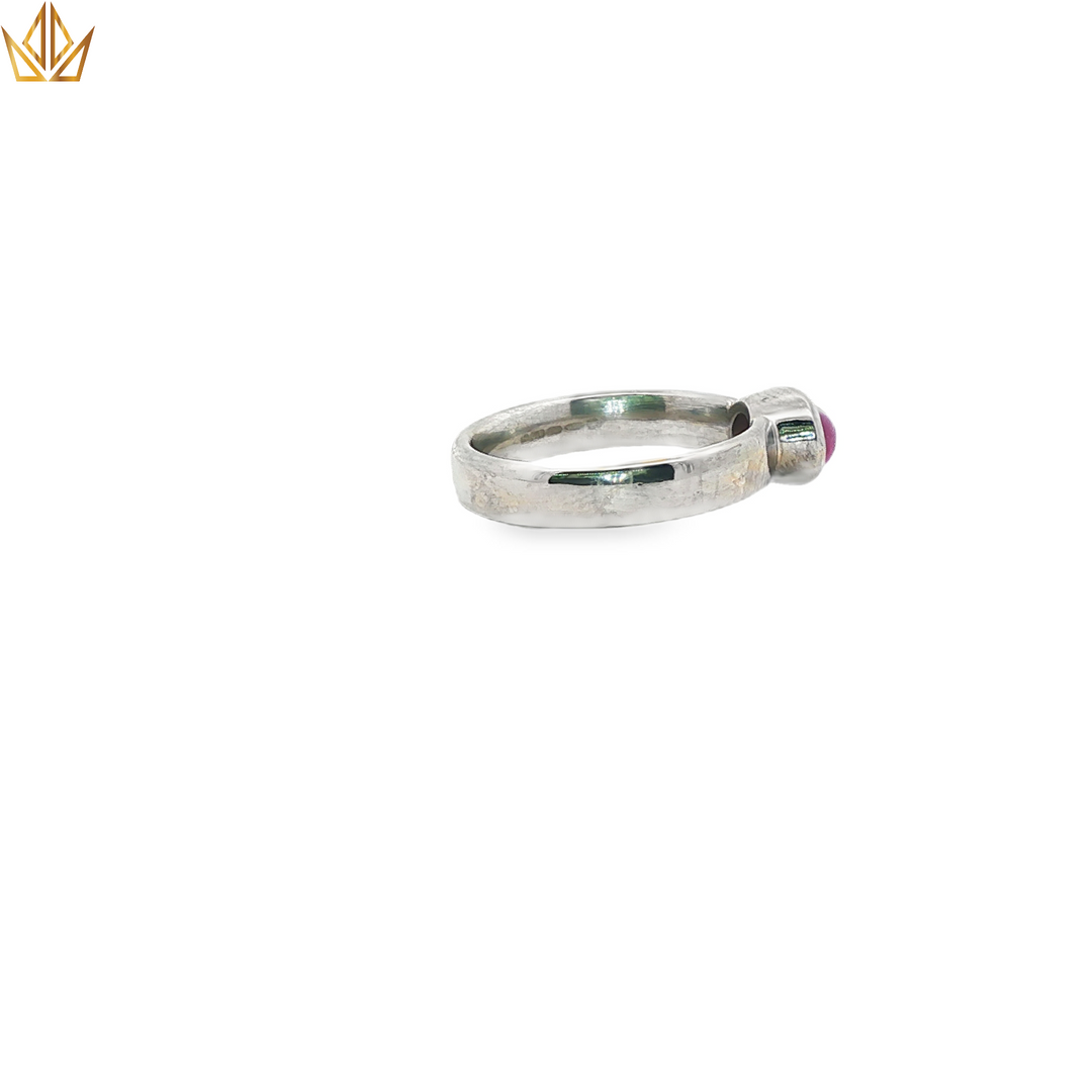 18ct White Gold Ring with Oval Star Ruby