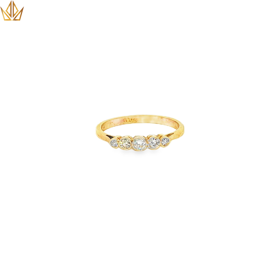 18ct Gold Multistone Ring with Round Brilliant Diamonds