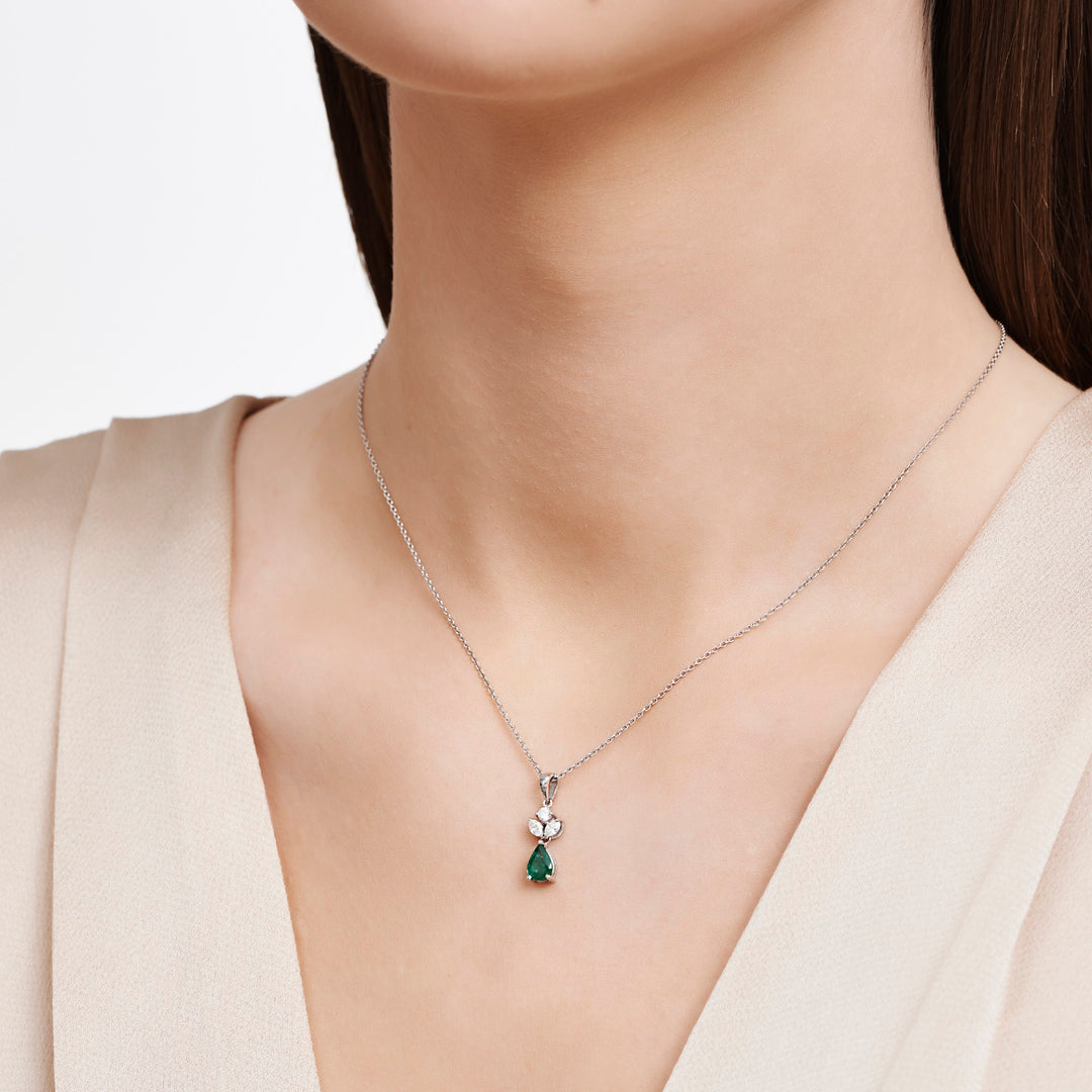 0.95 Karat Diamond Emerald Necklace