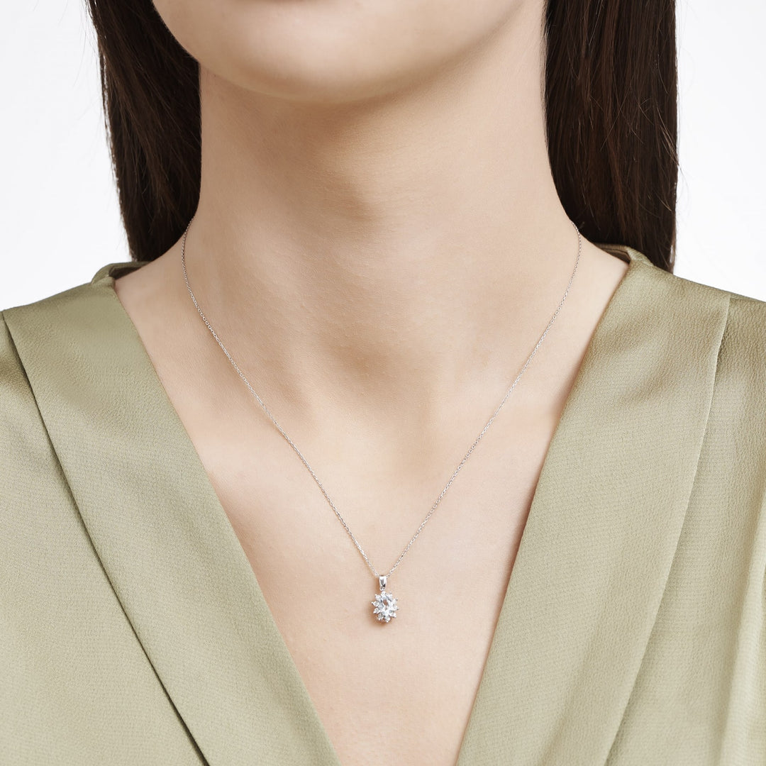 0.46 Karat Akuamarin Diamond Necklace