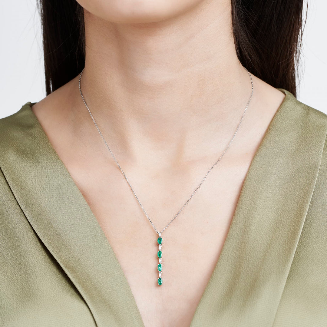 0.90 Karat Emerald Diamond Necklace