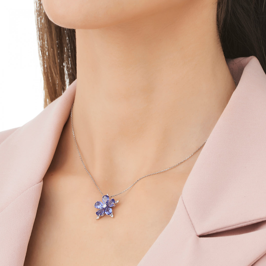3.53 Karat Camellia Tanzanit Diamond Necklace