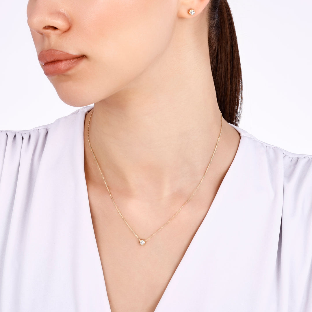 0.15 Karat Diamond Necklace