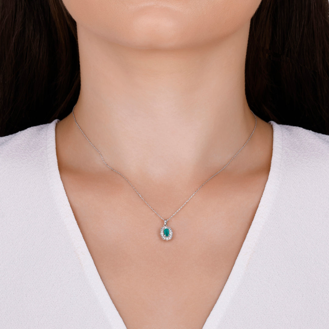 0.33 Karat Emerald Stone Set Diamond Necklace