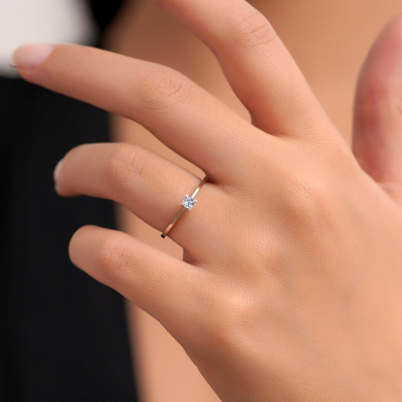 0.10 Karat GH SI Solitaire Diamond Ring