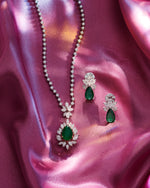 Load image into Gallery viewer, 7.88 Karat Emerald Diamond Earrings