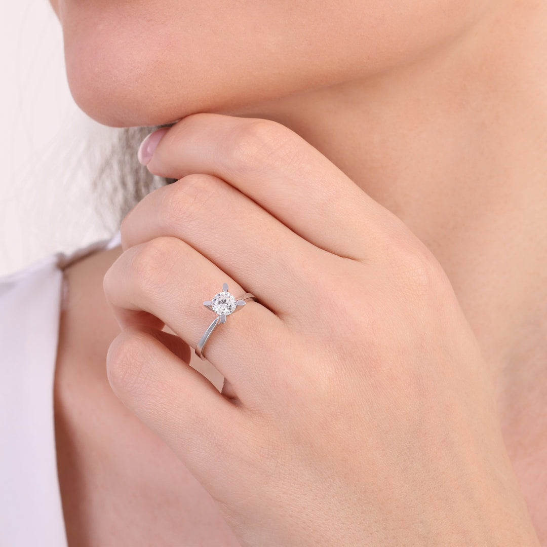 0.90 Karat Heart Detail Besties Solitaire Diamond Ring